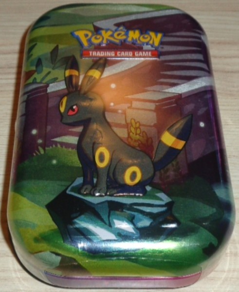 Pokémon: Karmesin &amp; Purpur "Prismatische Entwicklungen" Mini-Tin (assortiert) (D)