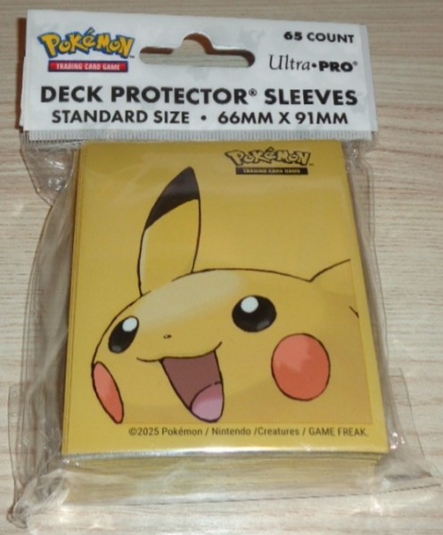Pokémon Deck Protector Sleeves "Pikachu"