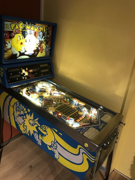 Mr. &amp; Mrs. Pac-Man Flipper (Bally)