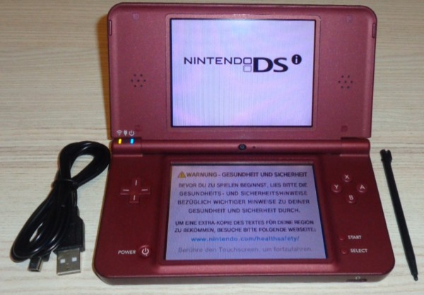 Nintendo DSi XL "Bordeaux-Rot"